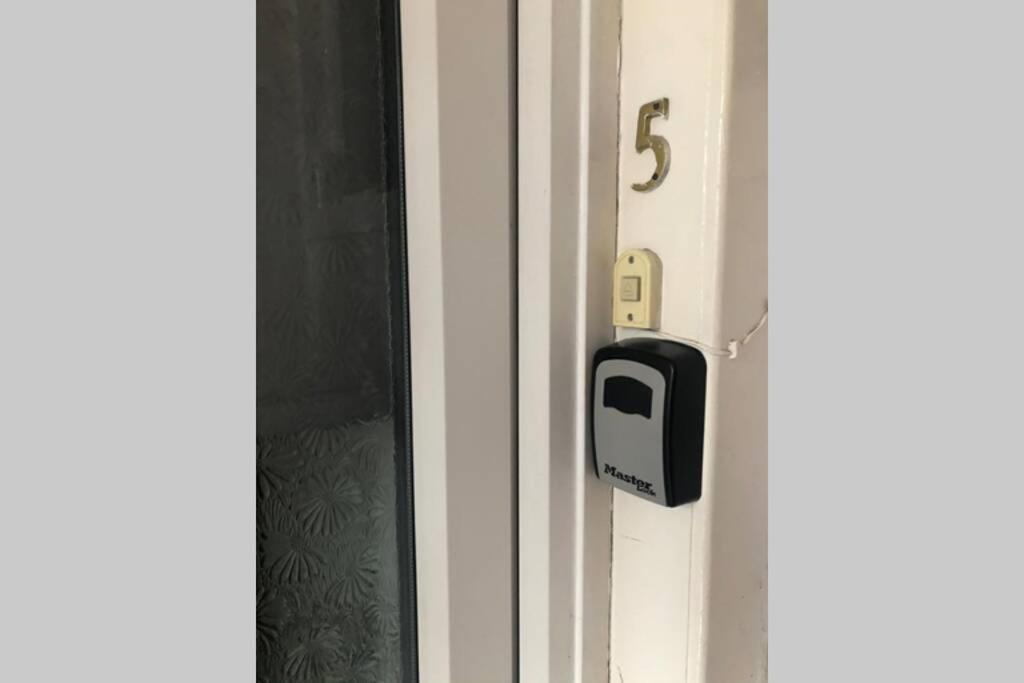 One Bedroom Flat On The Banks Of Loch Lomond Alexandria Luaran gambar